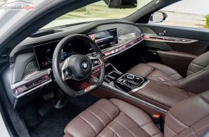 Xe BMW 7 Series 735i Pure Excellence 2023
