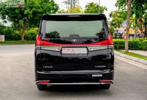 Xe Lexus LM 300h Royal Lounge 2020