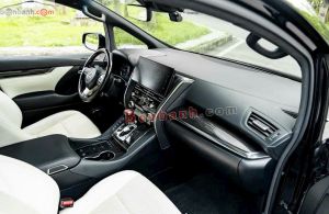 Xe Lexus LM 300h Royal Lounge 2020