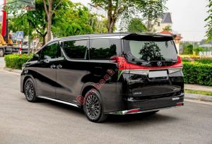 Xe Lexus LM 300h Royal Lounge 2020