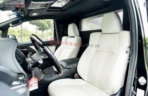 Xe Lexus LM 300h Royal Lounge 2020