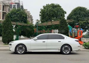 Xe BMW 7 Series 740i Pure Excellence 2024