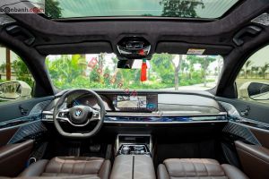 Xe BMW 7 Series 740i Pure Excellence 2024