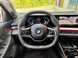 Xe BMW 5 Series 520i Premium 2025