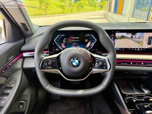 Xe BMW 5 Series 520i Premium 2025