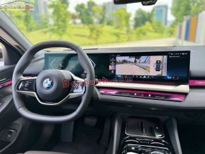 Xe BMW 5 Series 520i Premium 2025